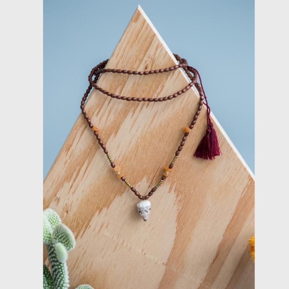 Boho shell necklace with orange quartz. EUC.